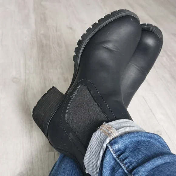 Boots - Picture 6 of 6